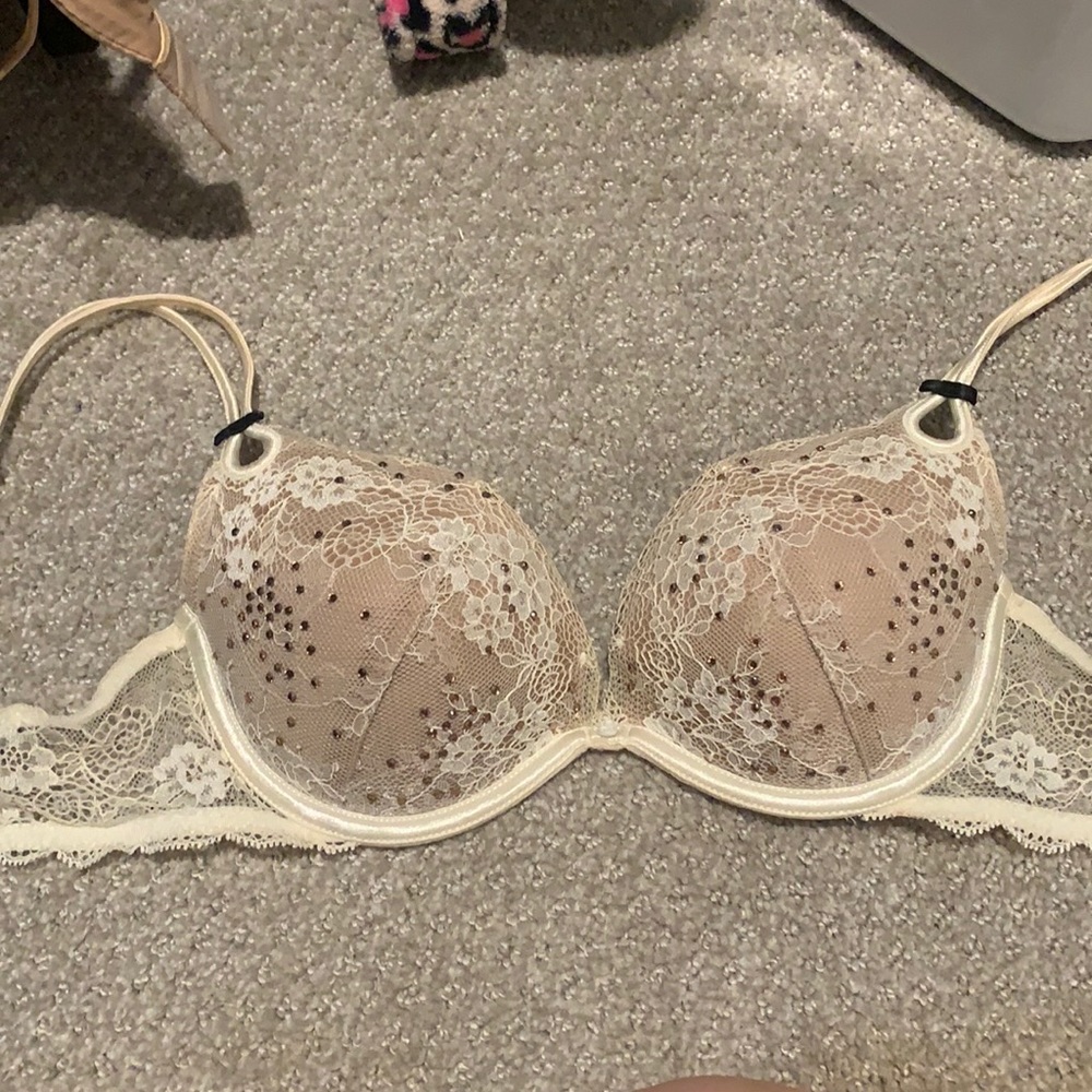 VS Gorgeous push up bra. DISCONTINUED in white lace with rhinestones
